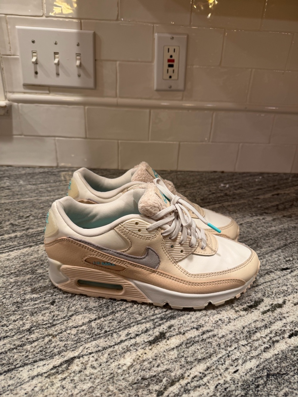 Women’s Nike Air Max 90 SE Mama Shimmer Pearl White DZ5194-001 Size 7.5